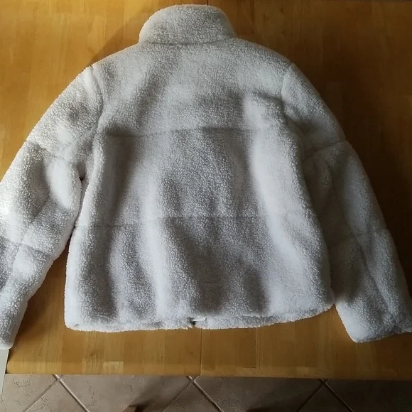 Levi's Women's Stand Collar Sherpa Puffer Jacket - Picture 10 of 12